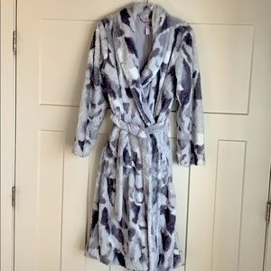 Women’s robe